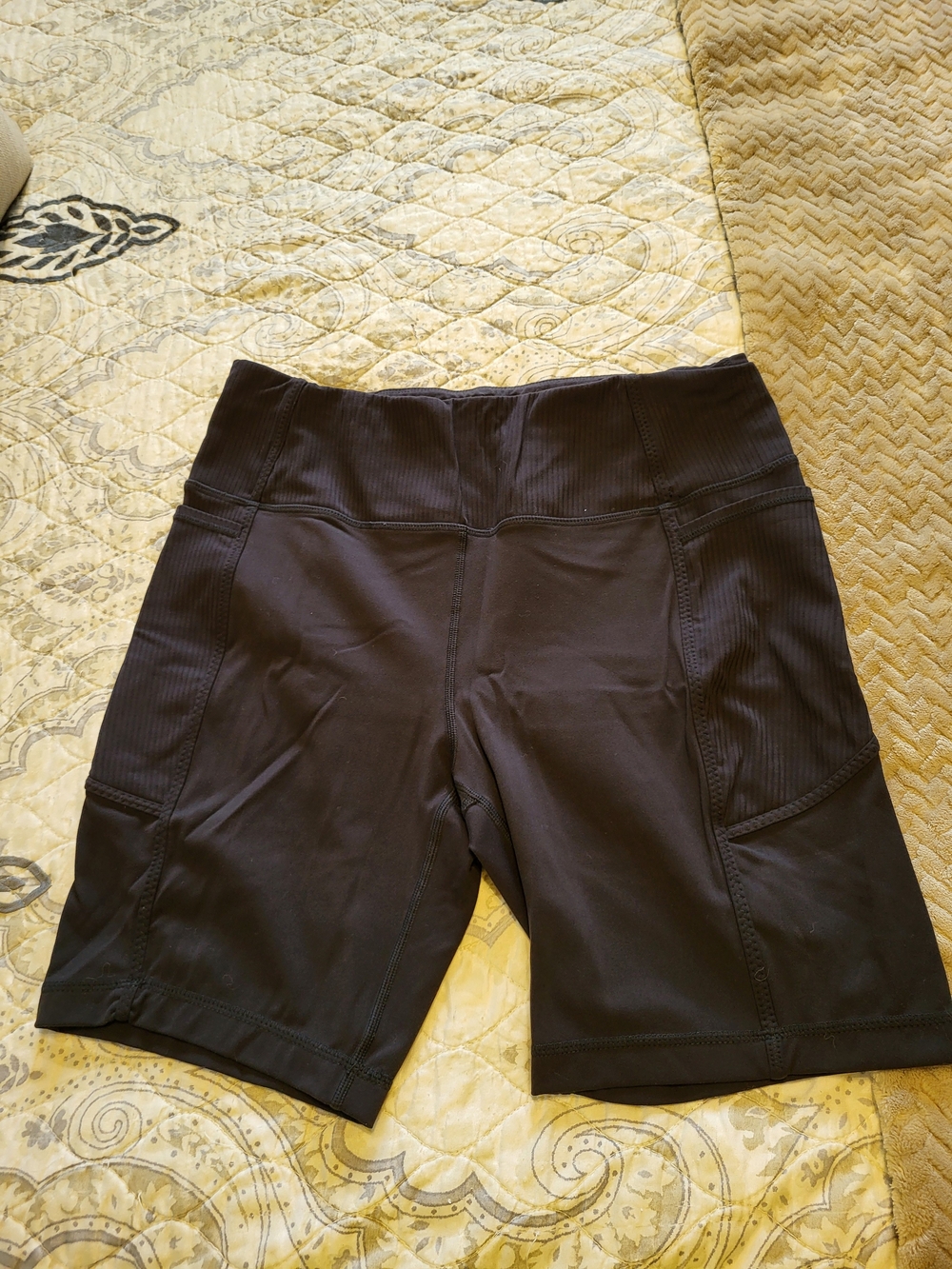 Mondetta Black High-Rise Bike Shorts with Side Pockets